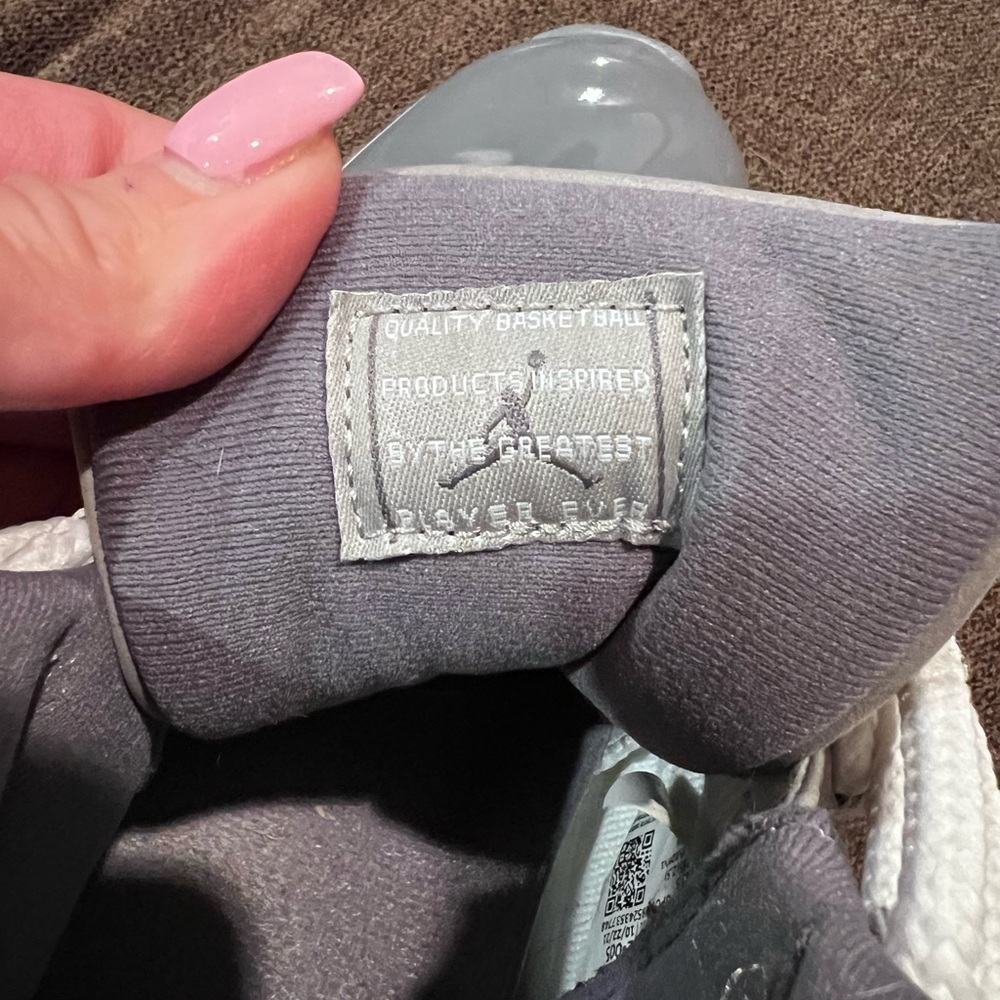 Nike Air Jordan 11 Retro Cool Grey, like new. Worn twice. No box. Men’s size10.5 - Picture 11 of 12
